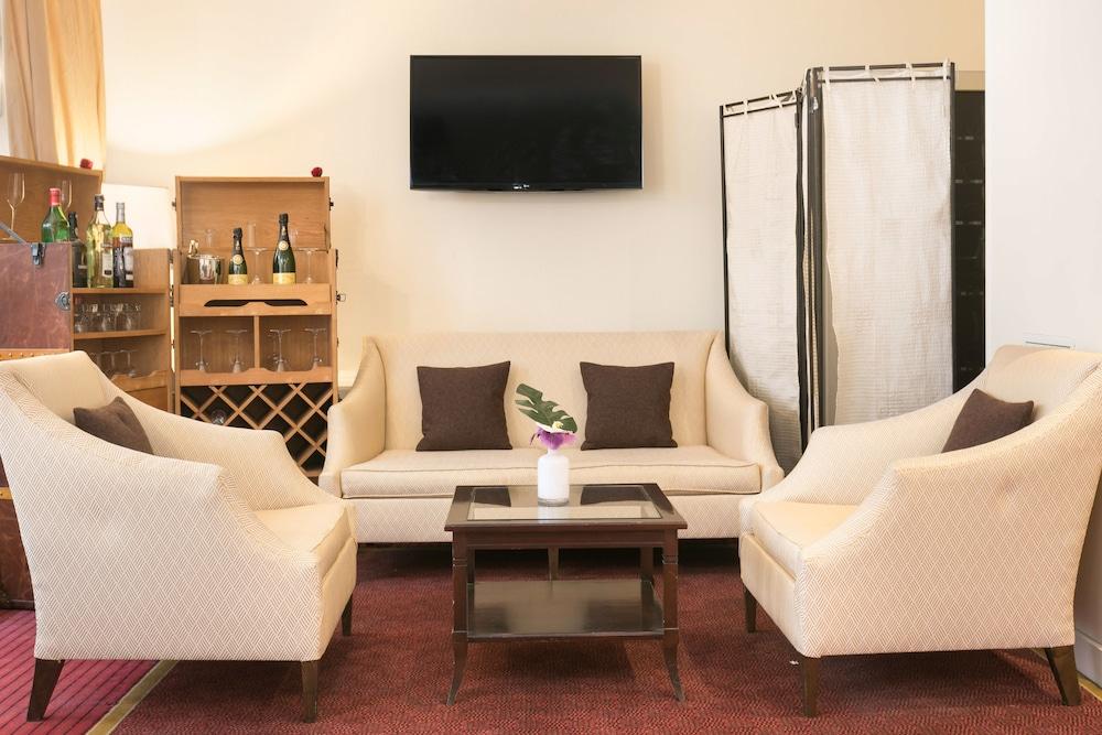 Etoile Saint Ferdinand By Happyculture Hotel