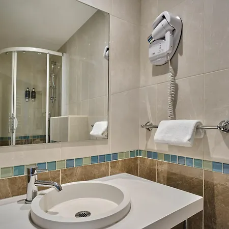 Etoile Saint Ferdinand By Happyculture Hotel 4*